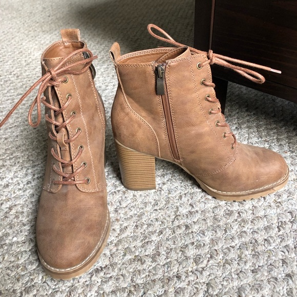 Shoes - Brown lace up heeled boots